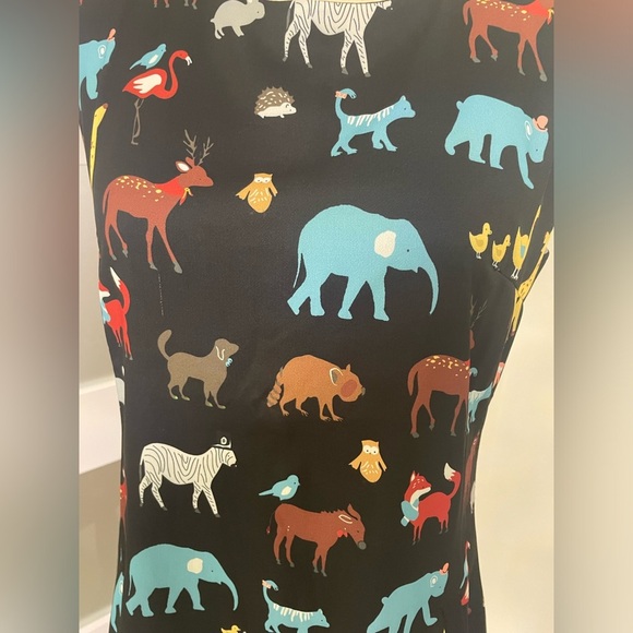 Black and Blue A-line Mini Dress with Crew Neck and Sleeveless Design - Picture 5 of 8